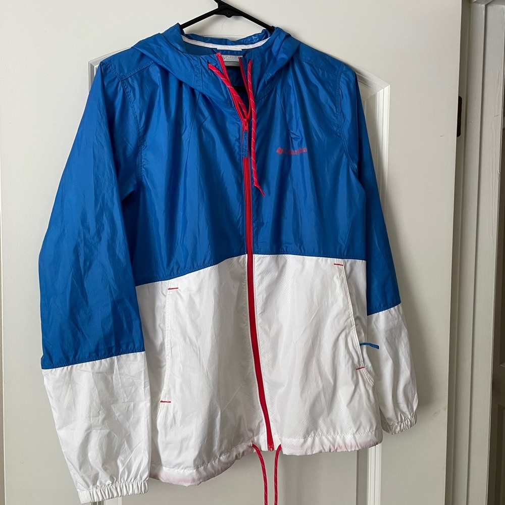 Woman’s size small Columbia rain jacket / wind breaker